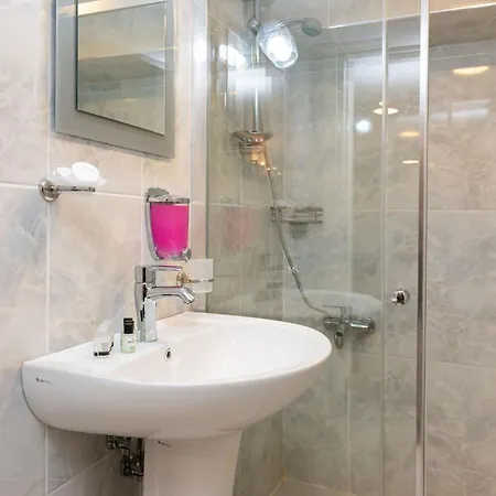 Blue Marmara מלון 4*